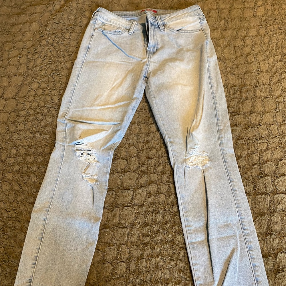 Guess stretch denim destructed capri